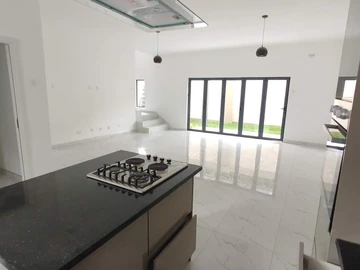 3 Bedroom Flat & Apartment