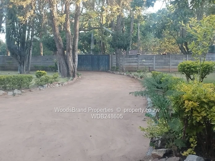 Greendale 4-Bed Home on 4047m² — Mature Garden & Driveway