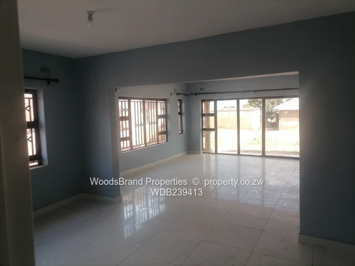 Neat 4 bedroomed house with ensuite, modern fitted kitchen on 300sqm. Ready for title