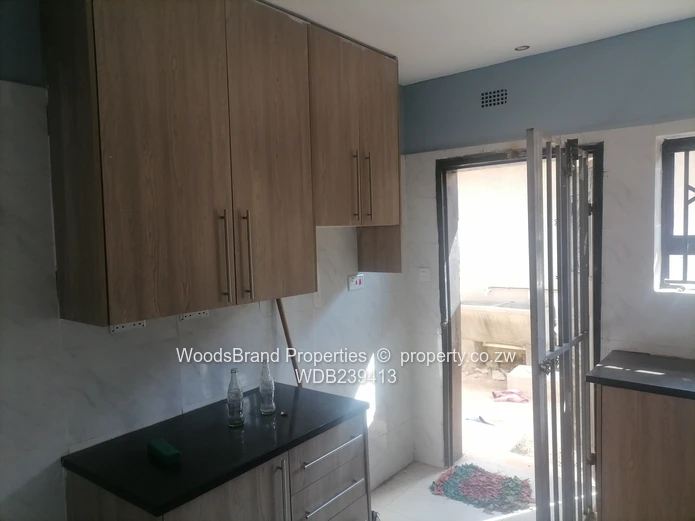 Neat 4 bedroomed house with ensuite, modern fitted kitchen on 300sqm. Ready for title