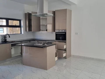 3 Bedroom Flat & Apartment