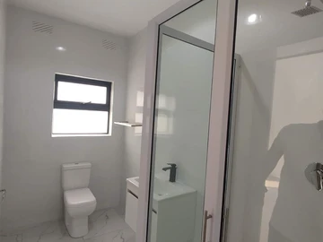 3 Bedroom Flat & Apartment