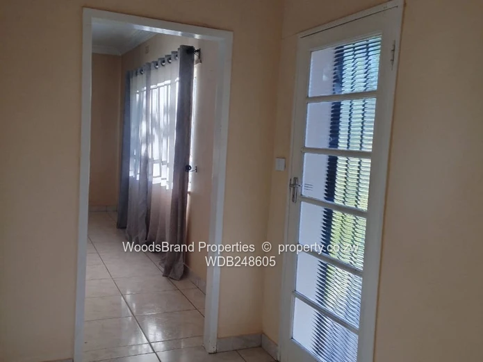 Greendale 4-Bed Home on 4047m² — Mature Garden & Driveway